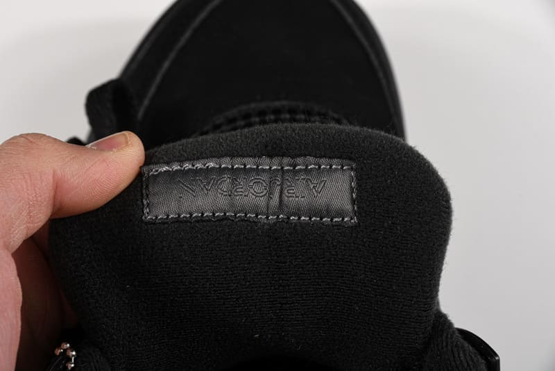 Air Jordan 4 Black Cat 