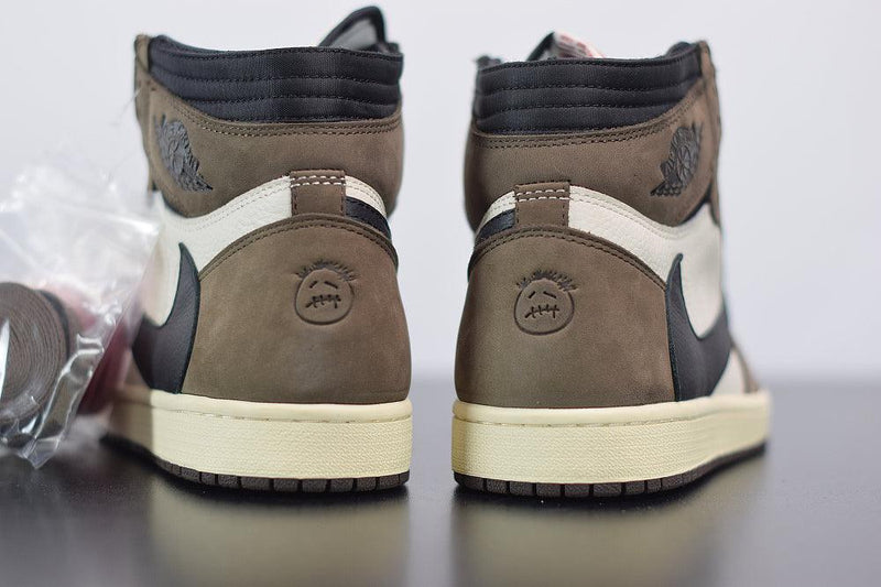 Nike Air Jordan 1 Retro High x Travis Scott - ELEGANZ OUTLET