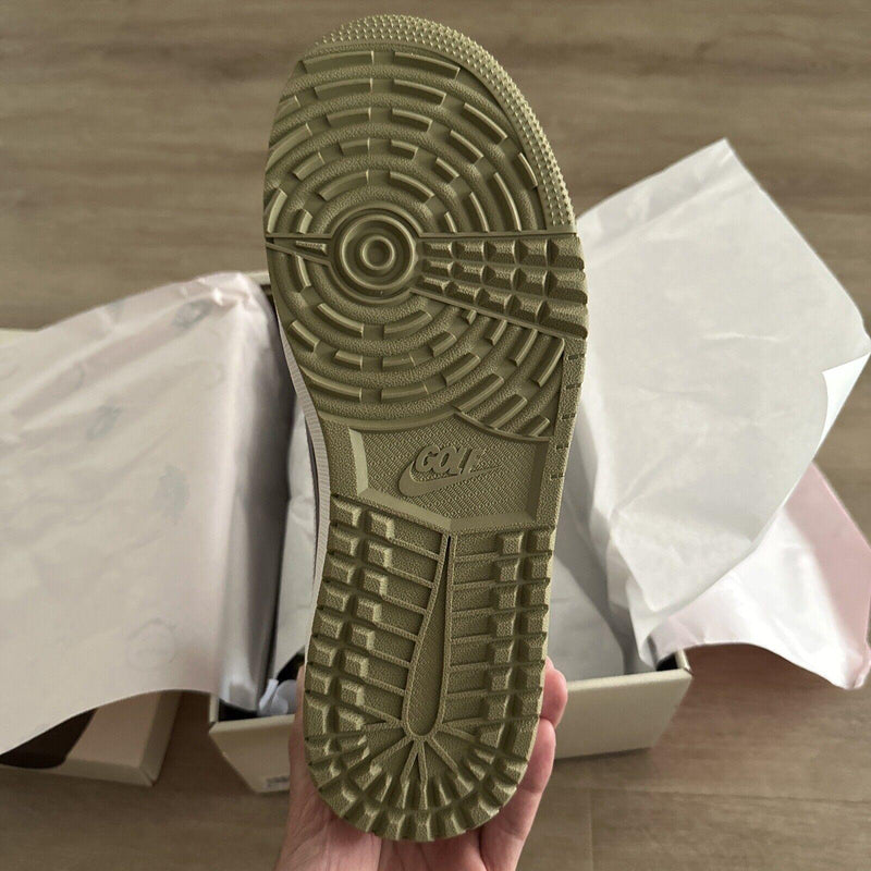 Travis Scott x Air Jordan 1 Low Golf Olive (LANÇAMENTO) - ELEGANZ OUTLET